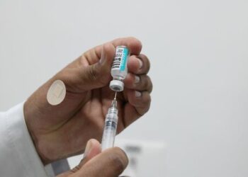 Vacina da Pfizer para crianças de 6 meses deve chegar ao Brasil na próxima semana