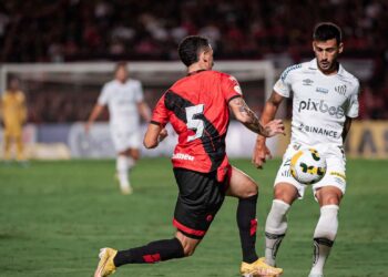Santos derrota Atlético-GO e garante permanência na Série A