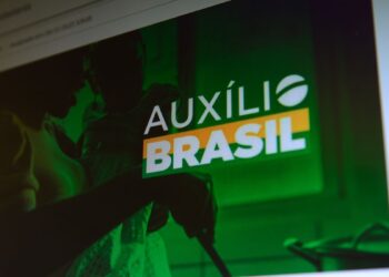 Beneficiários do Auxilio Brasil podem sacar hoje parcela de novembro