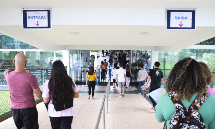 Plataforma Questões do Enem ajuda estudante a se preparar para provas