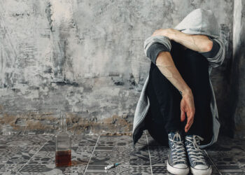 O constante crescimento de jovens alcoólatras faz famílias buscarem tratamento cada vez mais cedo.