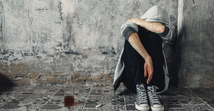 O constante crescimento de jovens alcoólatras faz famílias buscarem tratamento cada vez mais cedo.