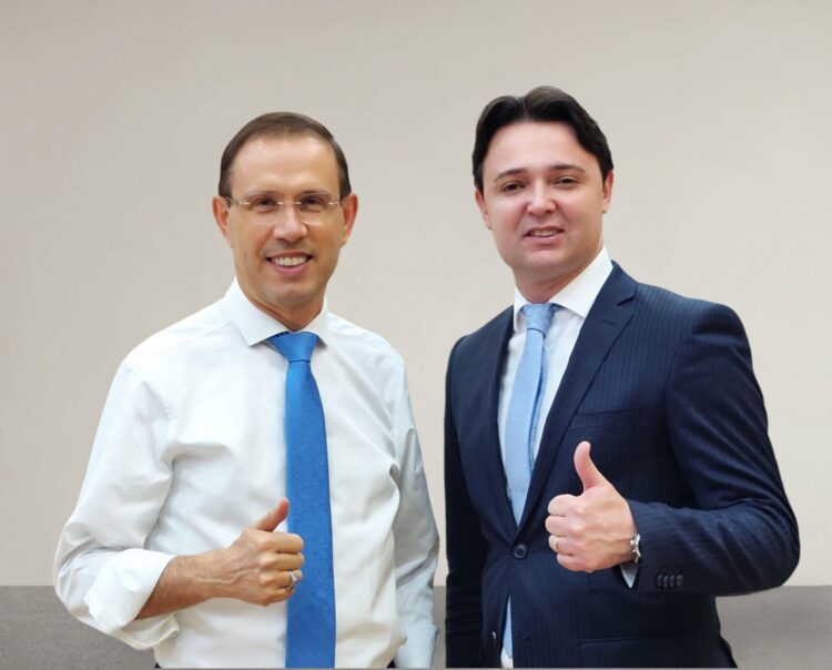Carlos Wizard compra a rede de ensino Enjoy e atuará junto de Denis Sá Carlos Wizard compra a rede de ensino Enjoy e atuará junto de Denis Sá