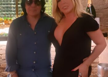 Carlos Kaiser publica carta aberta onde declara seu amor à noiva Rosana Menezes e critica haters