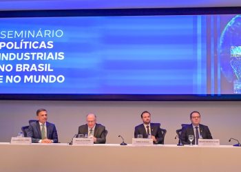 Brasil enfrenta consequências por atraso na implementação de uma política industrial, diz vice-presidente da CNI