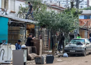 De volta para casa: com o abastecimento de água restabelecido, cuidados com a limpeza ainda devem ser mantidos