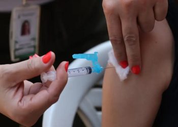 Seis em cada dez cidades brasileiras sofrem com a falta de vacinas, aponta CNM