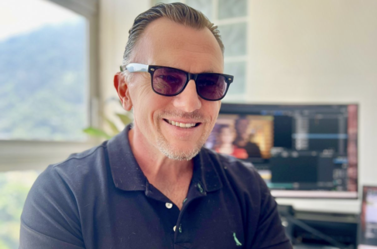 Quentin Lewis vence prêmio como “Melhor Diretor” no festival internacional Lima Webfest  Quentin Lewis vence prêmio como “Melhor Diretor” no festival internacional Lima Webfest