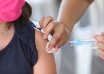 Covid-19: InfoGripe alerta para aumento dos casos graves entre crianças pequenas