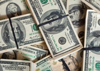 Dólar ultrapassa R$ 5,60 no fechamento da última sessão