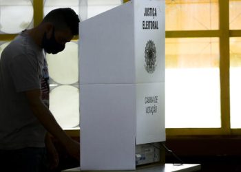 ELEIÇÕES 2024: 57% dos eleitores se consideram nem de direita nem de esquerda, aponta pesquisa