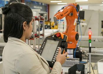 Indústria: emprego cresce 3,1% em agosto; membro da CNI prevê crescimento modesto no 2º semestre