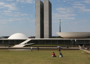 Reforma tributária segue em discussão no Congresso