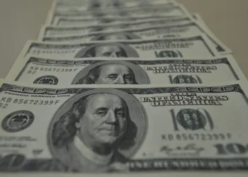 Dólar fecha última sessão próximo à estabilidade, a R$ 5,79