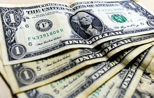 Dólar fecha sessão em alta, mas acumula queda de 2,26%, na última semana Dólar fecha sessão em alta, mas acumula queda de 2,26%, na última semana