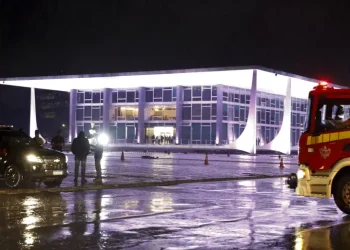 Explosões em Brasília: Forças de segurança continuam varredura na Esplanada