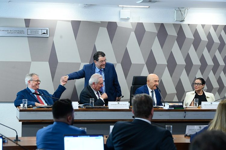 Reforma tributária regulamentação prejudica competitividade das micro e prequenas empresas, defendem entidades