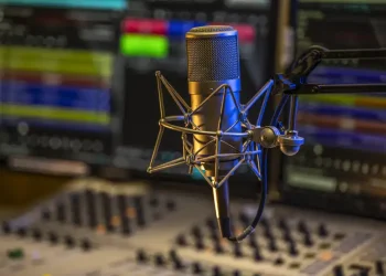 Rádio faz parte do cotidiano de 79% da população brasileira, diz pesquisa