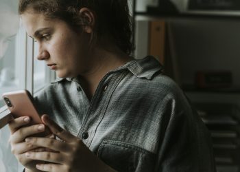 Saúde mental de adolescentes: mais de três horas por dia em comportamentos sedentários piora o quadro
