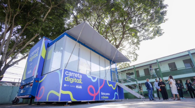 Carreta Digital chega ao Rio Grande do Sul com capacitação em tecnologia e doação de computadores Carreta Digital chega ao Rio Grande do Sul com capacitação em tecnologia e doação de computadores