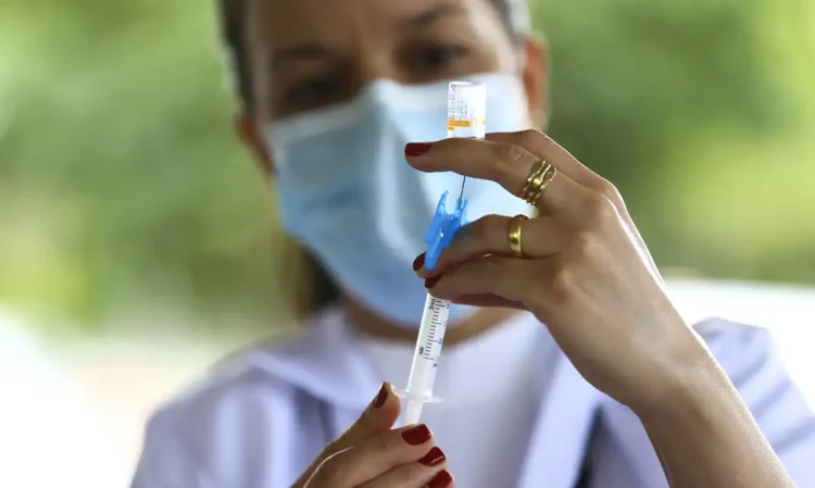 Covid-19: Fiocruz alerta sobre cuidados no Carnaval para evitar aumento de casos de complicações respiratórias