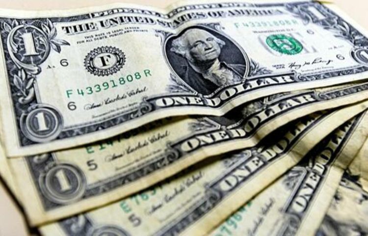 Dólar encerra última sessão em alta, a R$ 5,79