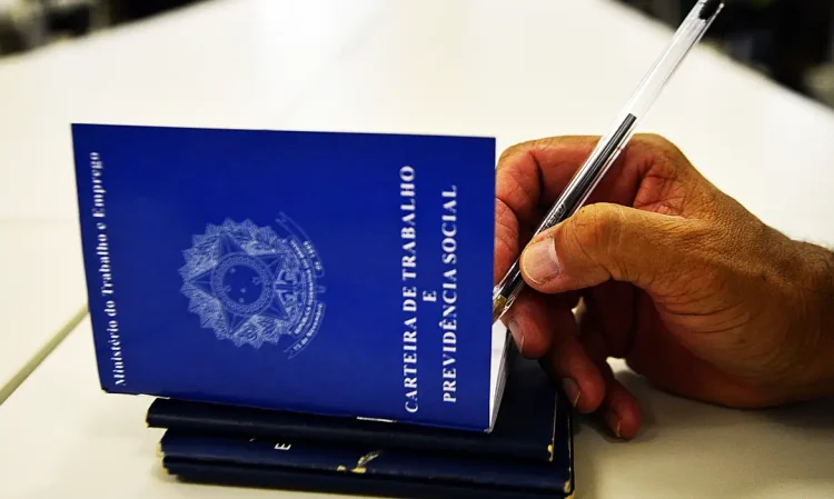 FGTS: Governo anuncia liberação de R$ 12 bi para trabalhadores demitidos optantes pelo saque-aniversário FGTS: Governo anuncia liberação de R$ 12 bi para trabalhadores demitidos optantes pelo saque-aniversário