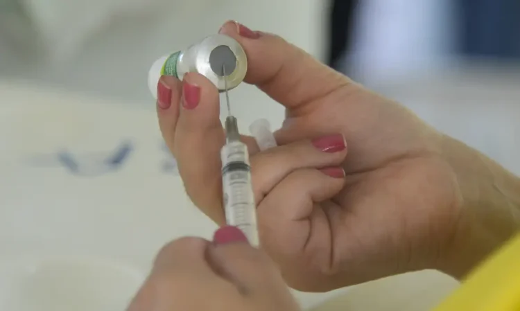 Covid-19: casos da doença diminuem 7,58% na média móvel; influenza e VSR aumentam no país