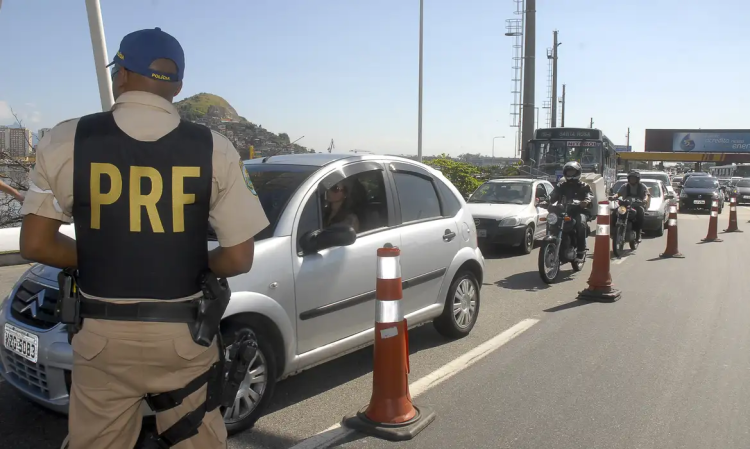 Estradas: PRF faz operação Semana Santa/Tiradentes 2025