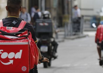 Greve dos entregadores de apps deve continuar nesta 3ª, entenda motivos da mobilização