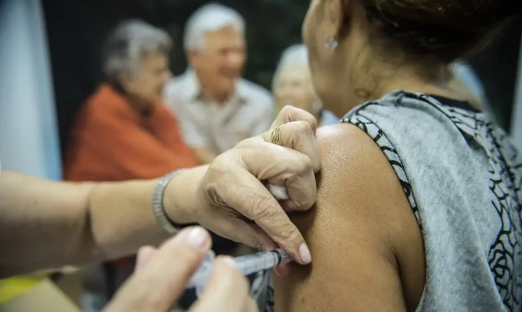 Gripe: estados e municípios devem iniciar vacinação assim que receberem as doses do imunizante, recomenda MS Gripe: estados e municípios devem iniciar vacinação assim que receberem as doses do imunizante, recomenda MS