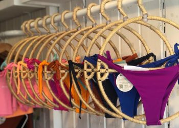 HISTÓRIAS EXPORTADORAS: conheça trajetória da empresa Aleccra, do ramo de moda e vestuário, que se destacou com a moda praia em Santa Catarina