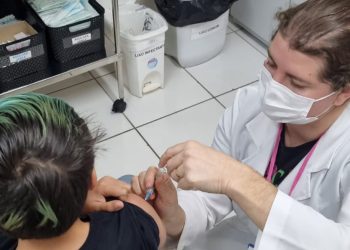 Vacinação nas escolas públicas: ação vai até 25 de abril