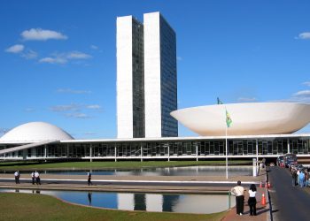 Boletim Legislativo: PEC da Reeleição, CPI do INSS e Licenciamento Ambiental no radar do Congresso