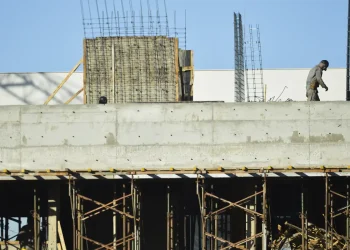 Confiança da construção apresenta queda em 2025, aponta CNI