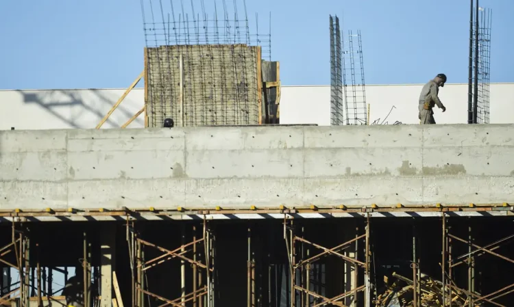 Confiança da construção apresenta queda em 2025, aponta CNI
