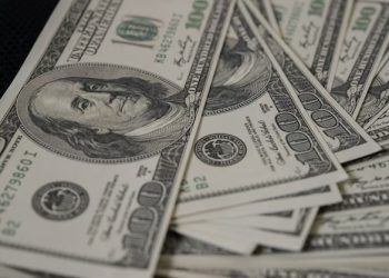Dólar em queda, cotado a R$ 5,66