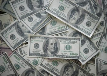 Dólar encerra último pregão em alta de 0,62%, cotado a R$ 5,74