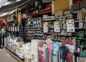 Domingos e feriados sem comércio: portaria fere liberdade econômica, alegam entidades do setor