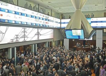 Ibovespa fecha última sessão acima dos 133 mil pontos