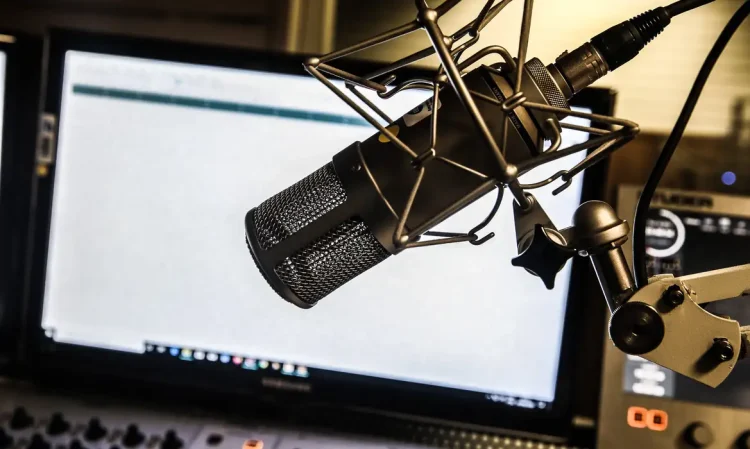 Rádios: projeto facilita pagamento para migrar rádio AM para FM