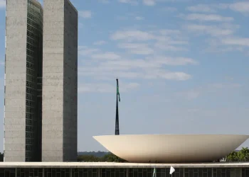 Câmara aprova PL que atualiza a CLT e permite cancelamento digital da contribuição sindical
