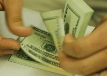 Dólar fecha com leve alta de 0,17%