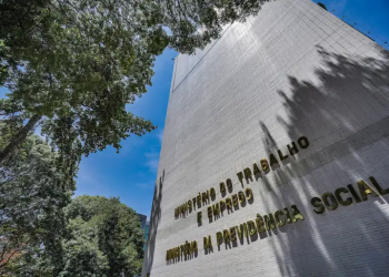 Empresários e deputados pressionam por revogação de portaria que restringe comércio em feriados