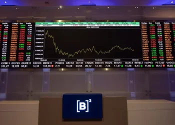 Em queda, Ibovespa fecha última sessão aos 137.213 pontos