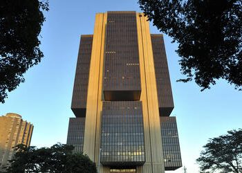 Atividade econômica recua 0,7% em maio e tem primeira queda de 2025