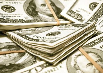 Dólar e euro encerram pregão em alta