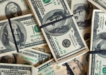 Dólar encerra última sessão em queda, a R$ 5,48