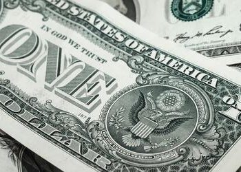 Dólar encerra pregão em alta