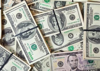 Dólar encerra pregão em alta nesta sexta-feira (25)